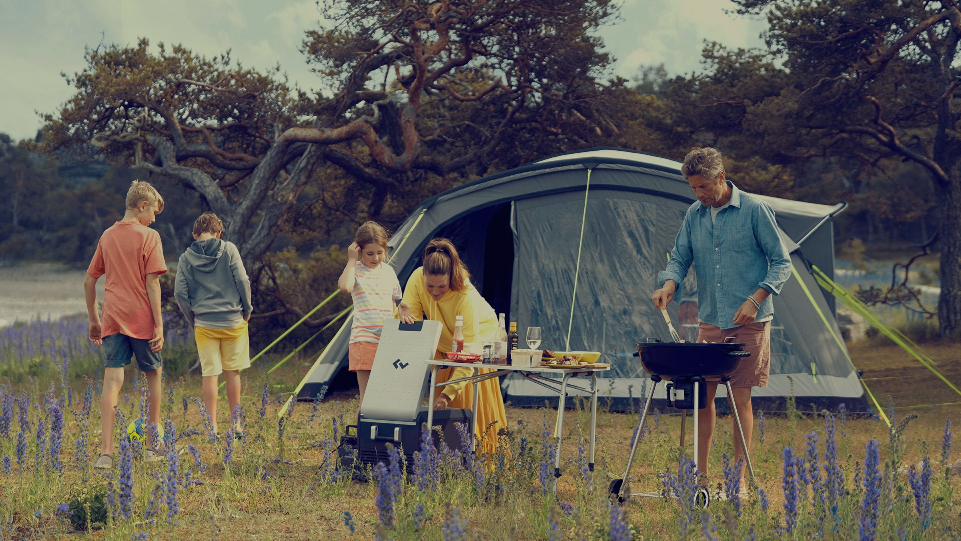 CAMPING TENTS